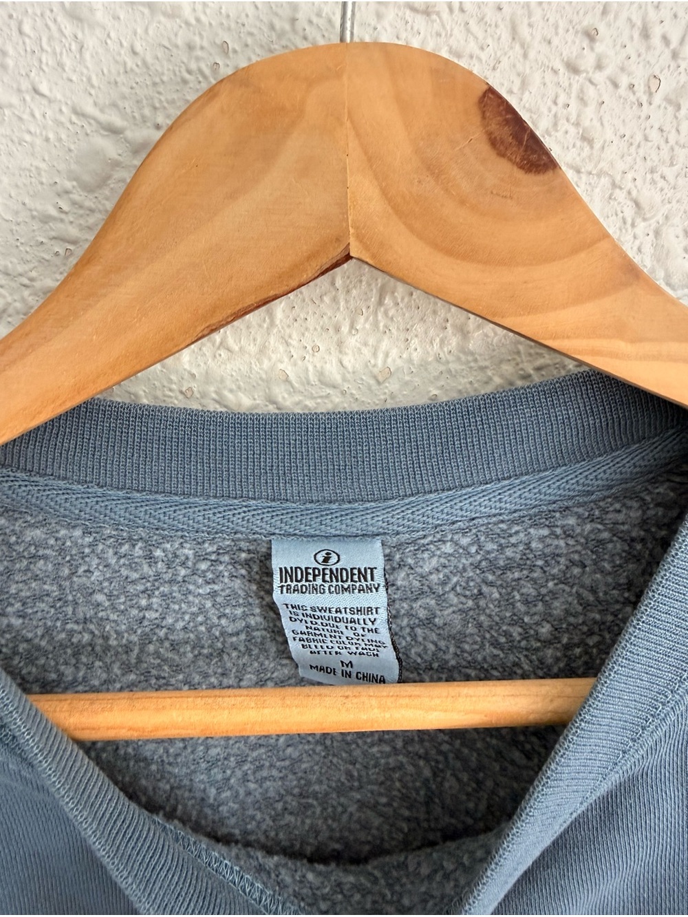 Noah Kahan season of the sticks faded blue crewneck sweatshirt M - Picture 6 of 7